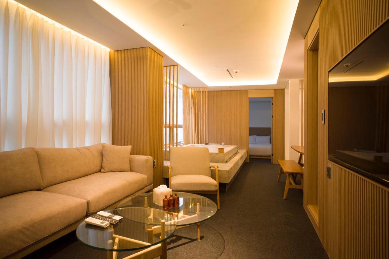 Uh Suite The Myeongdong Seúl Exterior foto