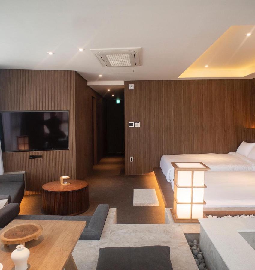 Uh Suite The Myeongdong Seúl Exterior foto