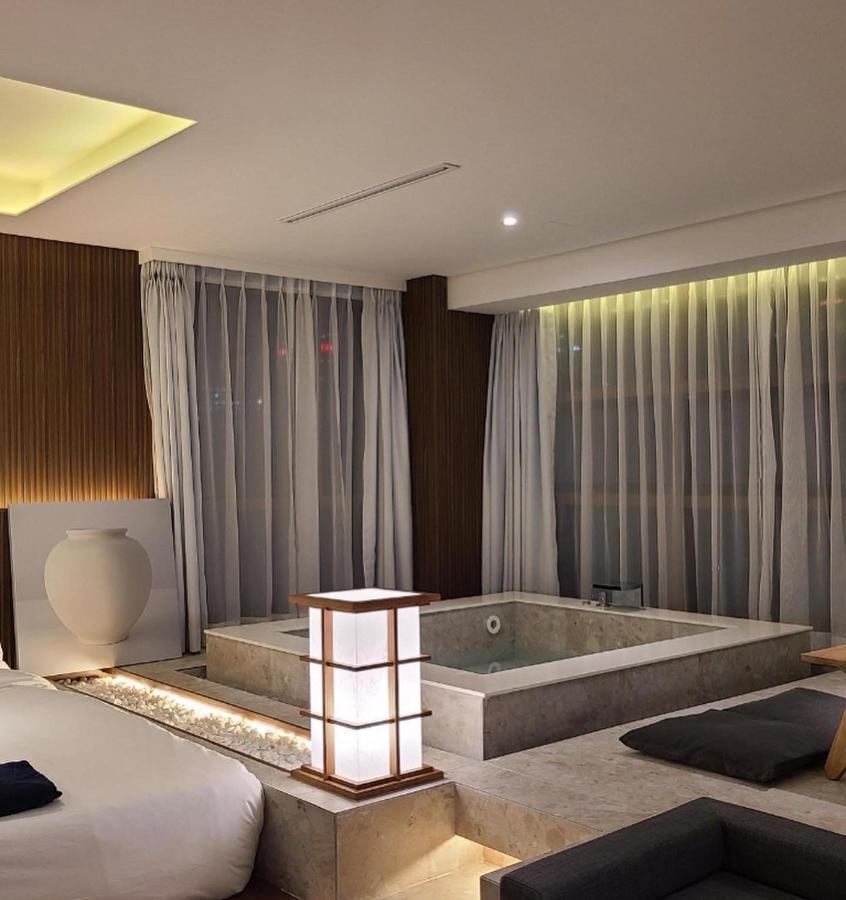 Uh Suite The Myeongdong Seúl Exterior foto