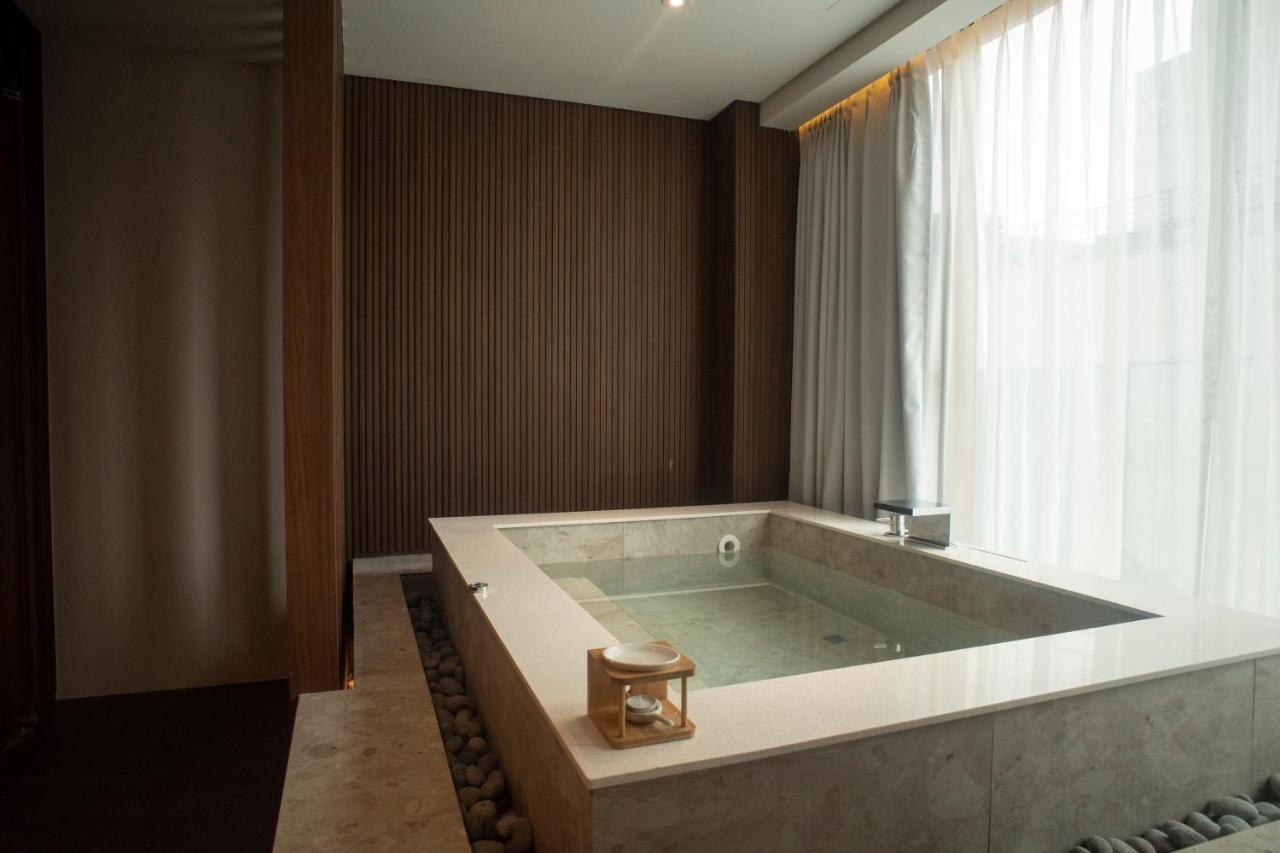 Uh Suite The Myeongdong Seúl Exterior foto