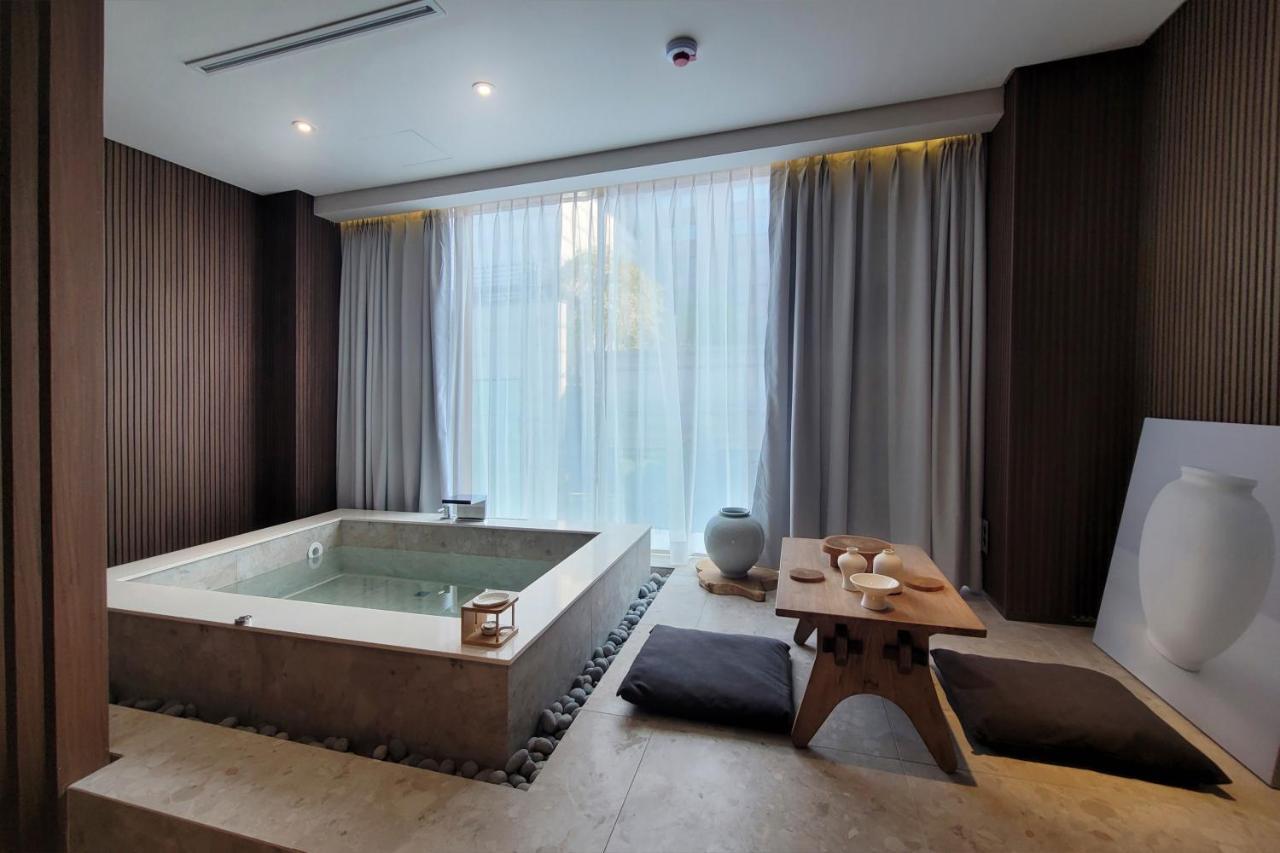 Uh Suite The Myeongdong Seúl Exterior foto