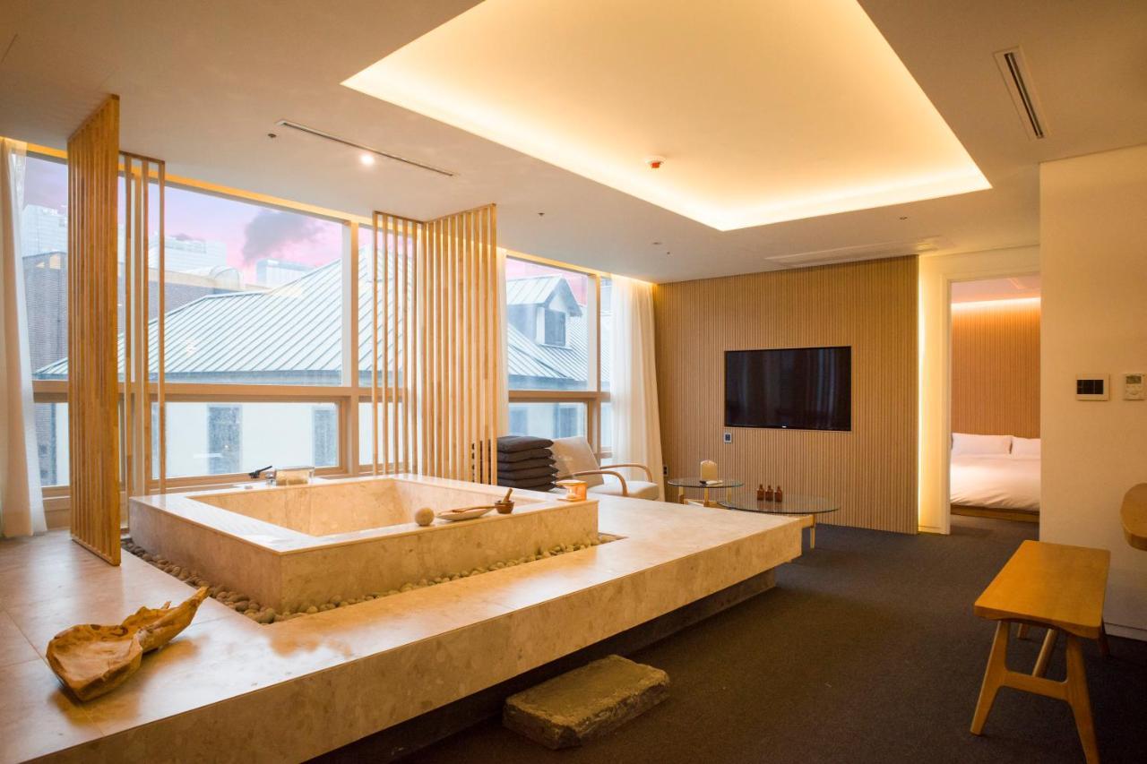 Uh Suite The Myeongdong Seúl Exterior foto