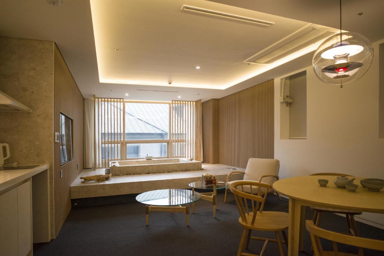 Uh Suite The Myeongdong Seúl Exterior foto