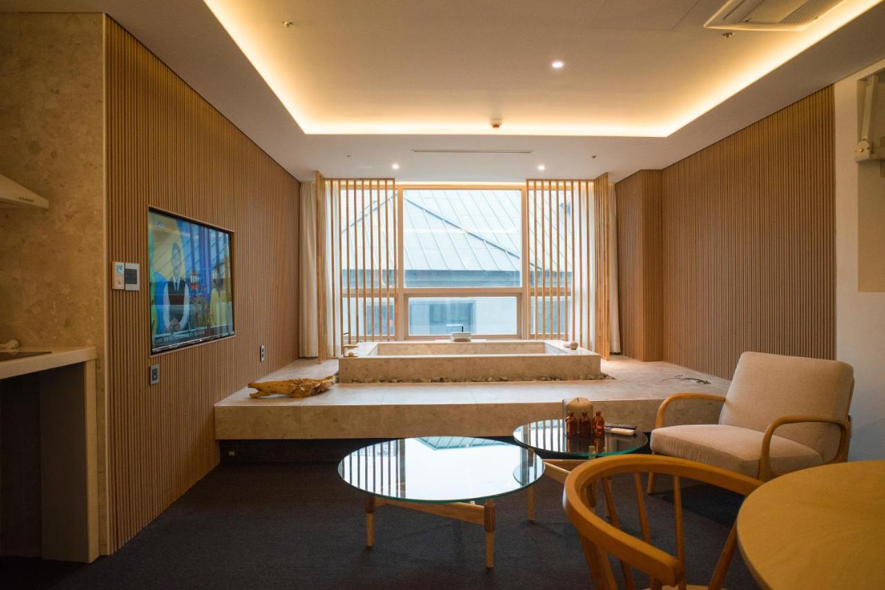 Uh Suite The Myeongdong Seúl Exterior foto