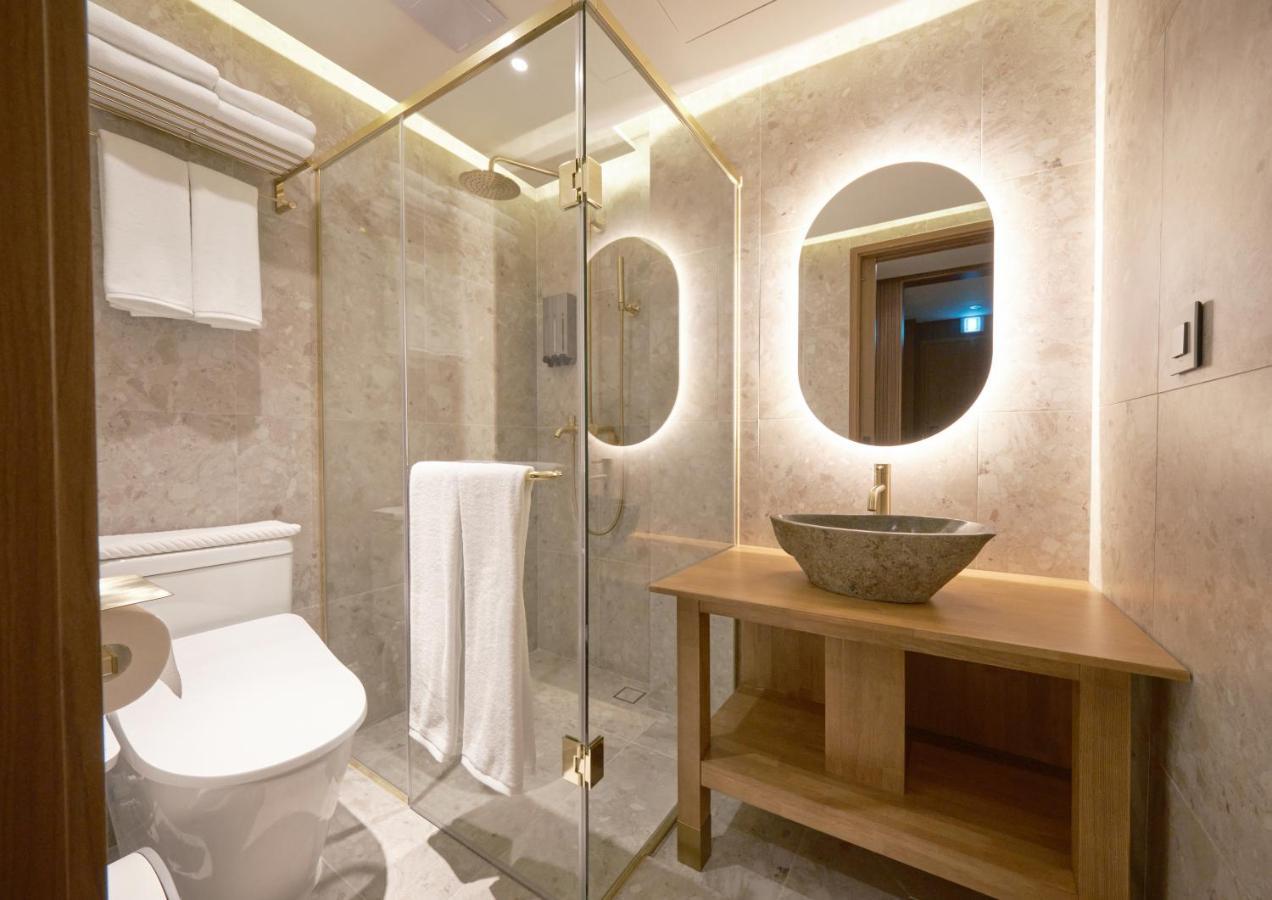 Uh Suite The Myeongdong Seúl Exterior foto